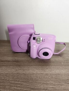 Fujifilm Instax Mini 7s Lavender Purple Instant Film Camera & Carrying Case